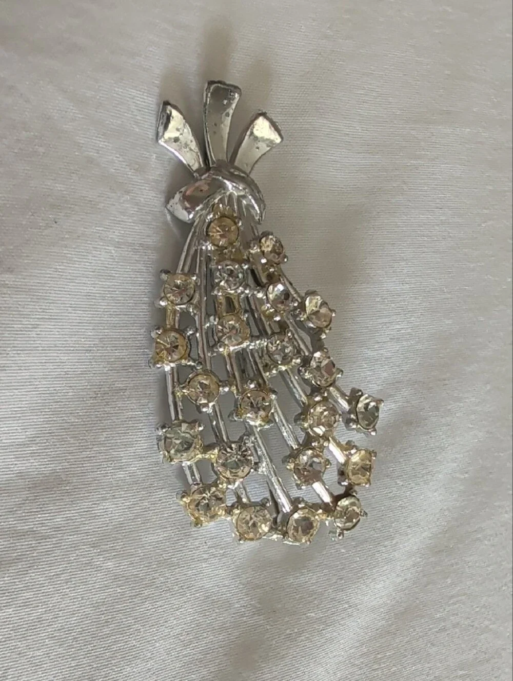 Vintage 1950s Silvertone Waterfall Spray Brooch Pin Clear/Champagne Rhinestones